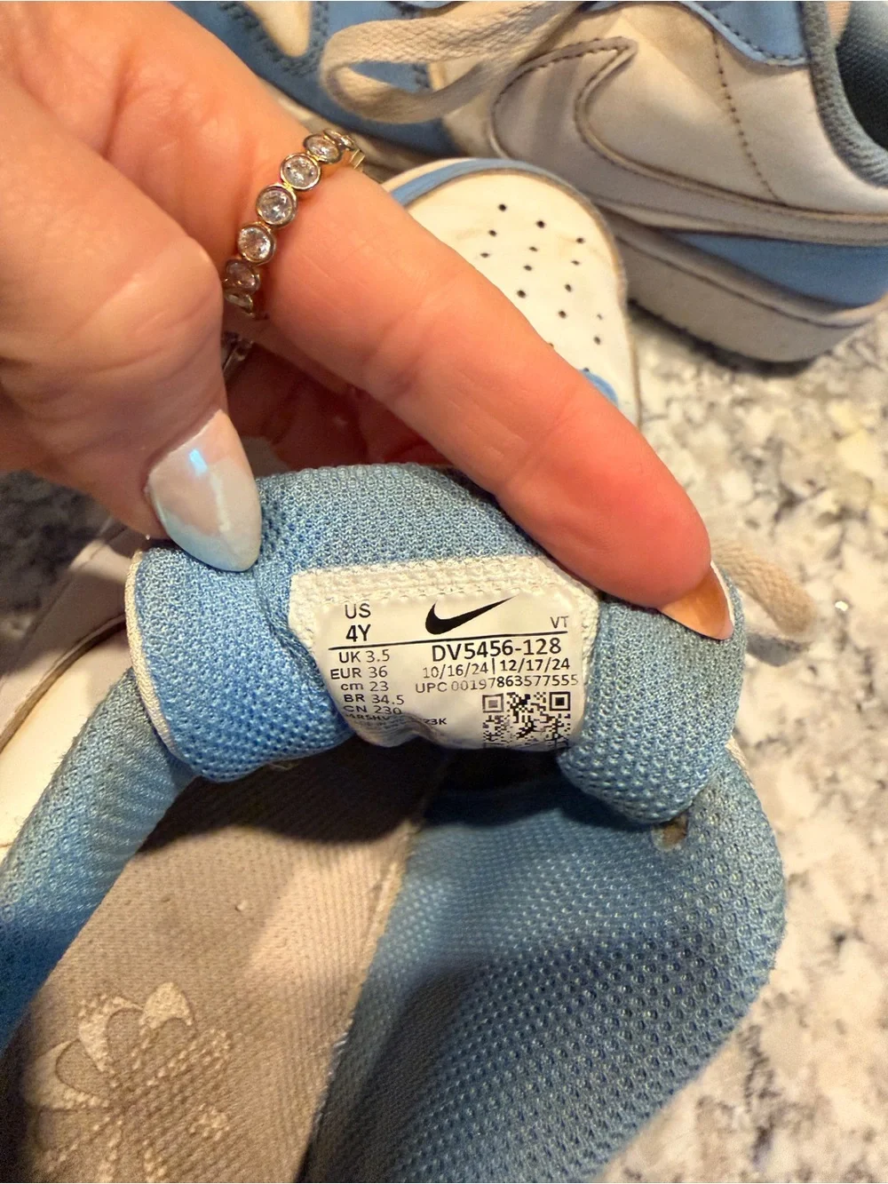 Nike Kids Low-Top Sneakers in Light Blue and White size 4 big kid
